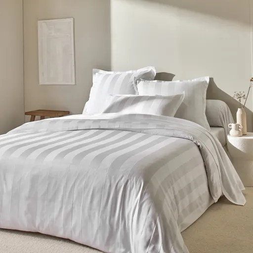 Saténová pruhovaná posteľná bielizeň