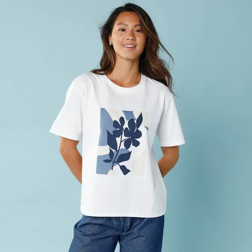 Tričko so stredovou potlačou, pre nižšiu postavu