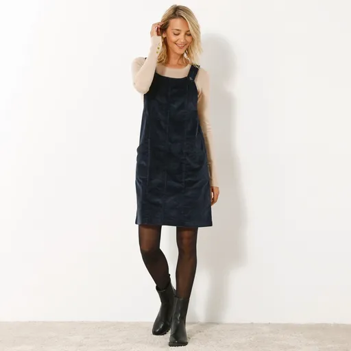 Rozšírené menčestrové šaty s trakmi