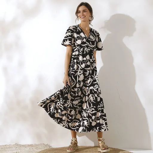 Dlhé šaty s potlačou a háčkovanými detailmi