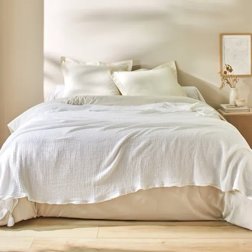 Jednofarebná prikrývka na pohovku alebo jednofarebný pléd z trojitého mušelínu