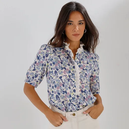 Mušelínová blúzka s potlačou kvetín a krátkymi rukávmi