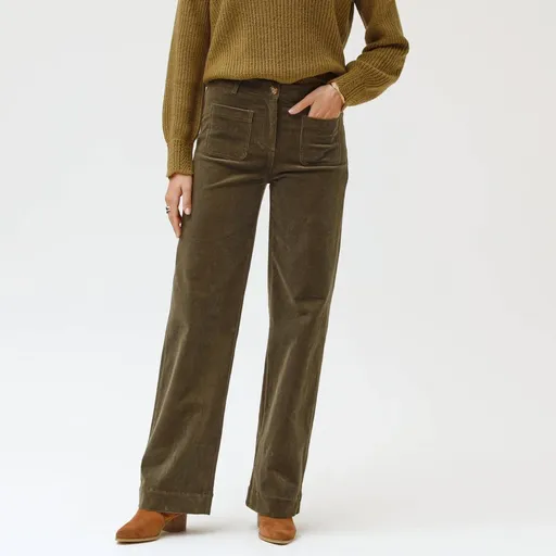 Široké menčestrové nohavice pre nižšiu postavu