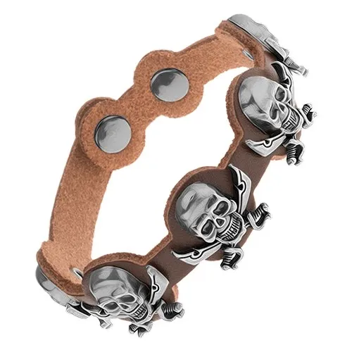 Náramok z hnedej umelej kože, oceľové lebky s prekríženými mečmi