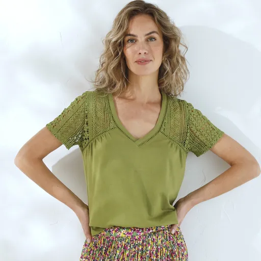 Tričko s výstrihom do „V“ a macramé rukávmi