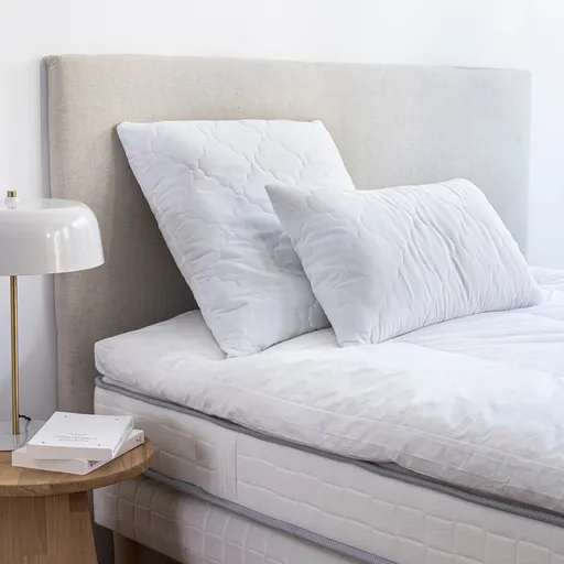 Vankúš s podporou šije, médium