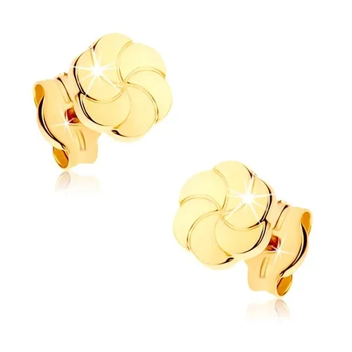 Zlaté 9K náušnice kvety s gravírovanými lupeňmi