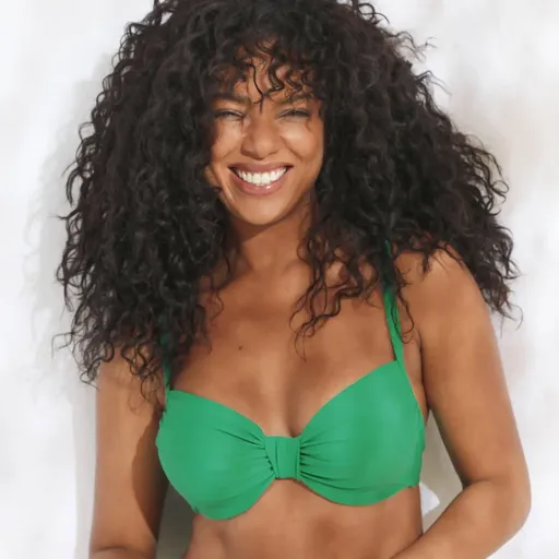 Plavková jednofarebná podprsenka Solaro s nariasením a kosticami