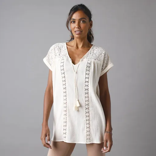 Jednofarebná krepónová tunika s čipkou a macramé