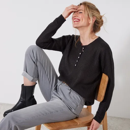 Pulóver s tuniským výstrihom