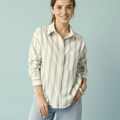 Oversize pruhovaná košeľa pre nižšiu postavu