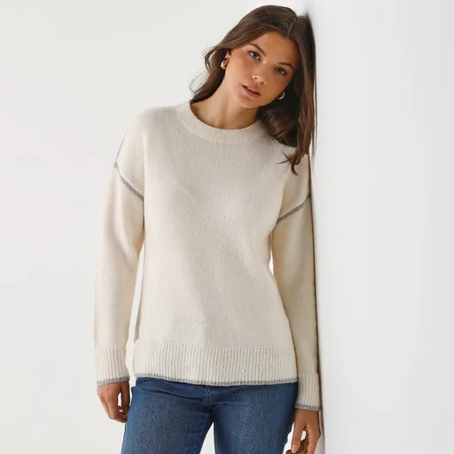 Voľný pulóver s kontrastným
		zakončením