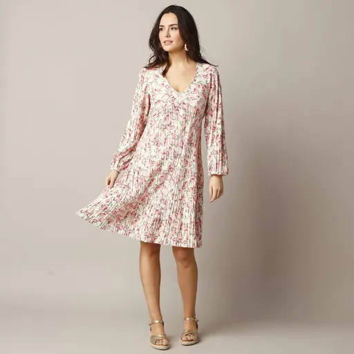 Krátke šaty z plisovaného úpletu s potlačou