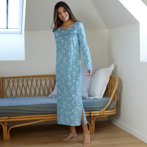 Dlhá nočná košeľa s dlhými rukávmi a potlačou motýlikov