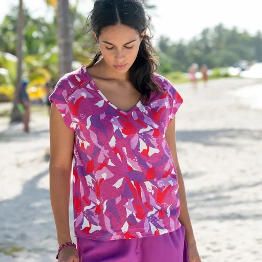 Top s potlačou a háčkovanou aplikáciou