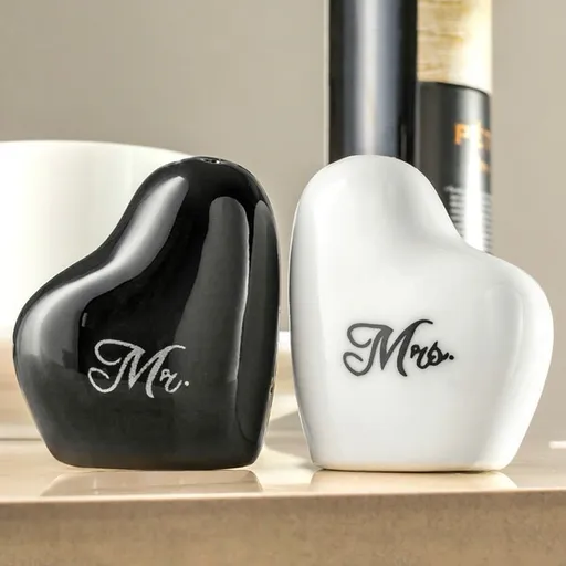 Soľnička a korenička srdcia Mr. & Mrs.