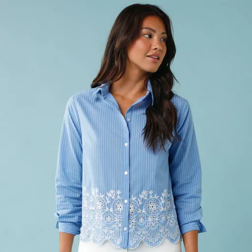 Pruhovaná blúzka s madeirovou výšivkou, pre nižšiu postavu