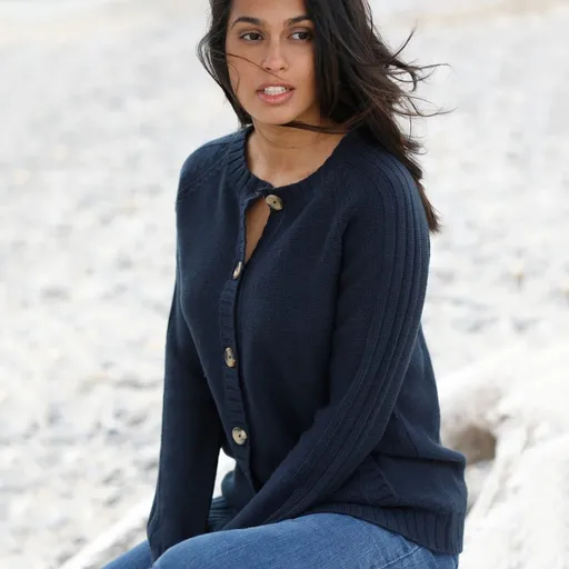 Sveter na gombíky, z úpletu s plastickým vzorom