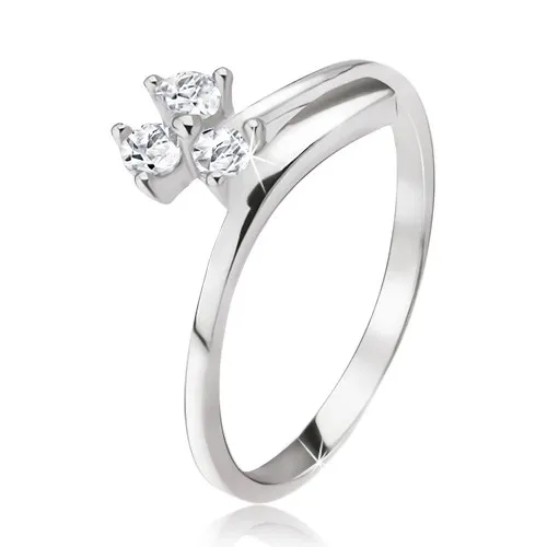 Prsteň zo striebra 925, tri okrúhle zirkóny, zahnuté rameno - Veľkosť: 54 mm