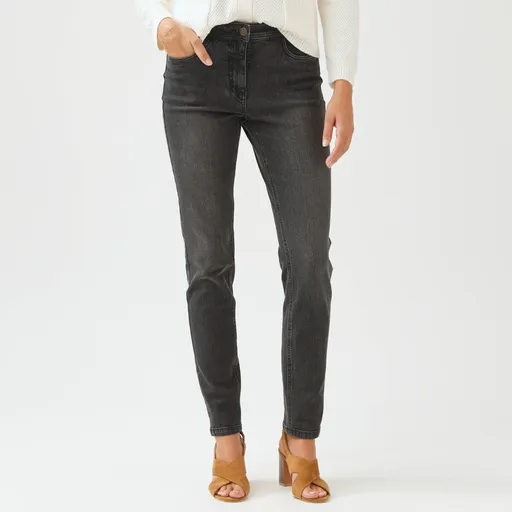 Úzke džínsy s vysokým pásom pre strednú postavu