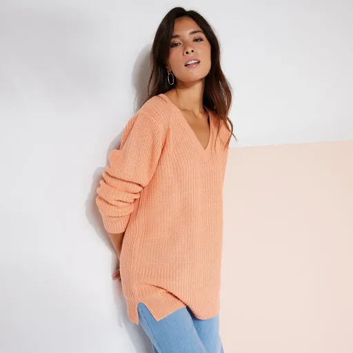 Dlhý pulóver s hladkým vzorom a výstrihom do V