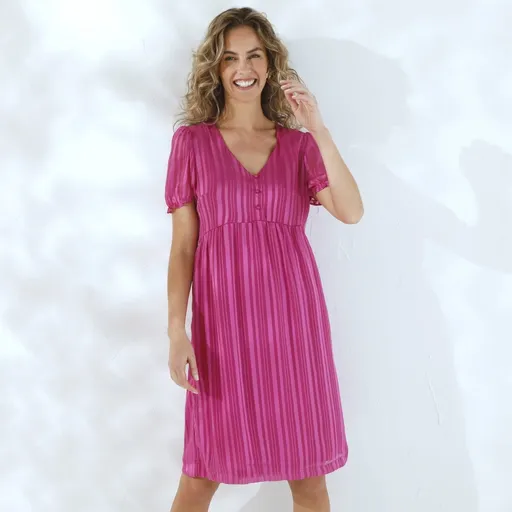 Krátke jednofarebné šaty zo žakárového voálu