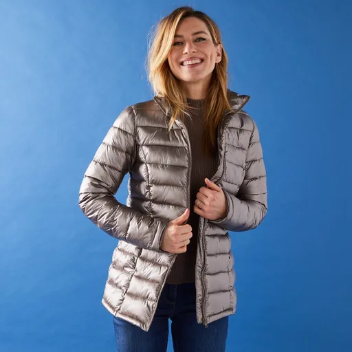 Nepremokavá prešívaná bunda s metalickým efektom na zips