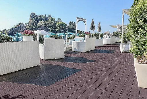 Terasový profil UNVOC WOOD ORECH jemné ryhovanie / štruktúra dreva 23 × 146 × 4000 mm