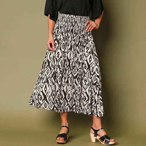 Sukňa so žabkovaným pásom