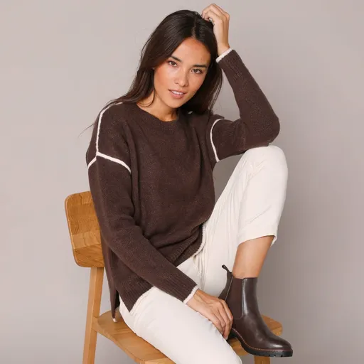 Voľný pulóver s kontrastným
		zakončením