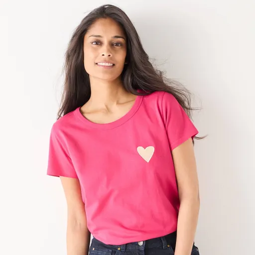 Jednofarebné tričko s nášivkou srdca a krátkymi rukávmi