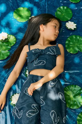 Detský džínsový top Tinycottons BIG SWANS DENIM BOW TOP