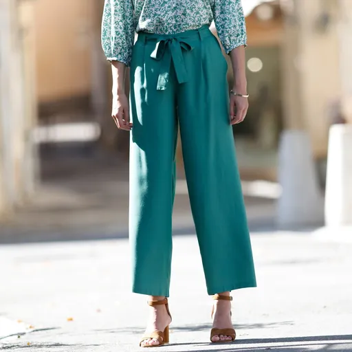 Široké skrátené nohavice po členky