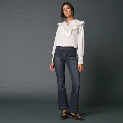 Džínsy bootcut s našitými vreckami