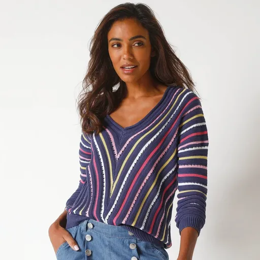 Pulóver s prúžkami a výstrihom do V
