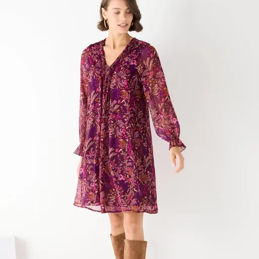 Rozšírené krátke šaty so
		zámikmi a farebnou potlačou lístkov