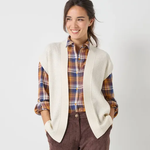 Úpletová vesta s perličkovým vzorom