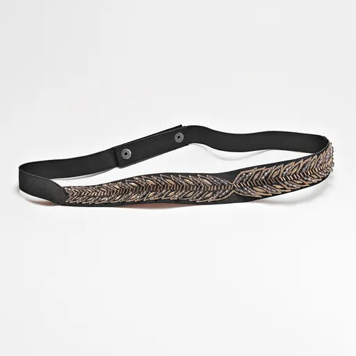 Nastaviteľný bižutériou zdobený opasok