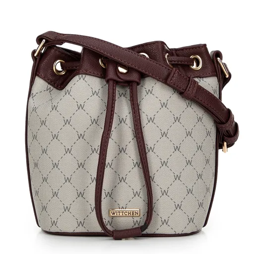 Torebka typu worek z ekoskóry w monogram beżowa 99-4Y-504-9