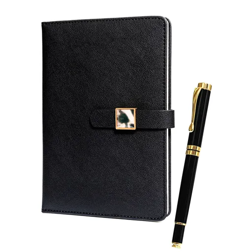 Darčeková sada – čierny kožený zápisník A5 s magnetickým zapínaním a kovové pero s čiernym atramentom