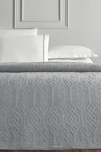 Vlnený prehoz na posteľ PETRA v darčekovom balení s vankúšmi Sivá Set