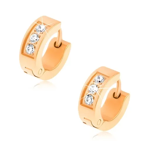 Oceľové náušnice - zlatá farba, tri číre zirkóny, ozdobné gravírovanie