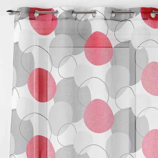 Voálová záclona s červenou potlačou kruhov zakončená očkami