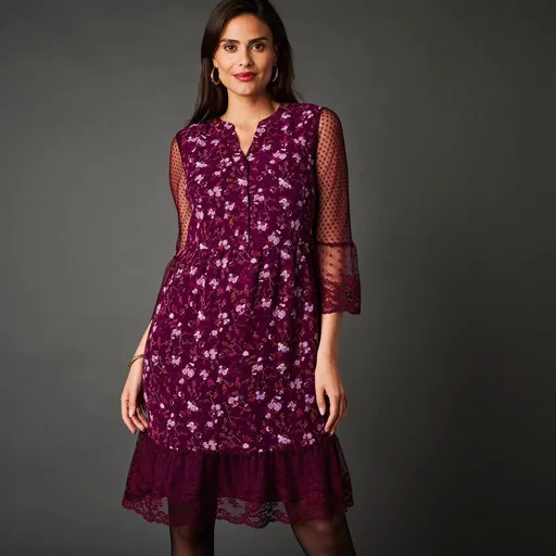 Šaty s čipkou a potlačou