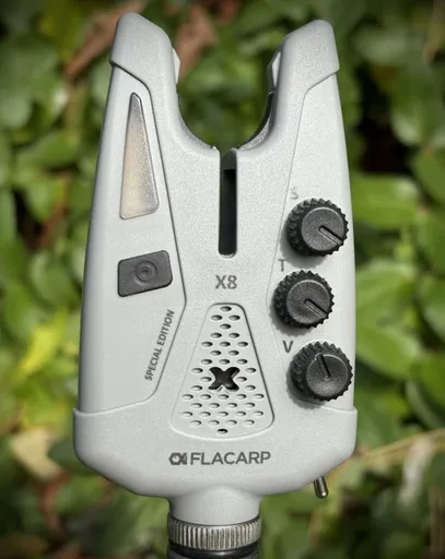 Flacarp signalizátor záberu x8 špeciálna edícia jeseň 2025 - sivá