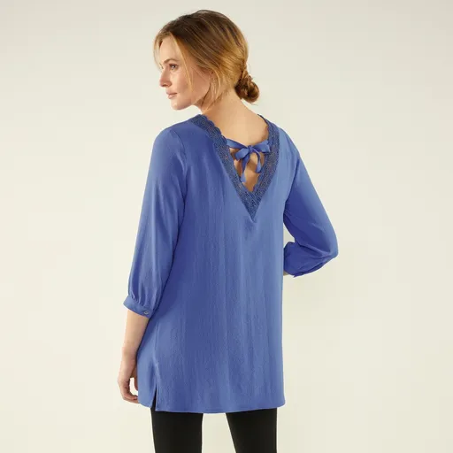 Tunika s výstrihom do V a macramé lemom s viazačkou na chrbte