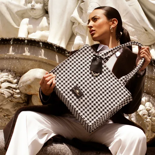 Dámska žakárová shopperka so vzormi čierno-biela 99-4E-500-X3