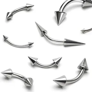 Oceľový piercing striebornej farby, zahnutá činka ukončená dvoma kužeľmi - Rozmer: 1,6 mm x 8 mm x 3x3 mm