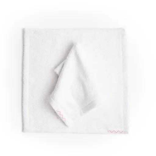 S kožou na trh bambusový uteráčik na pleť biely 1ks