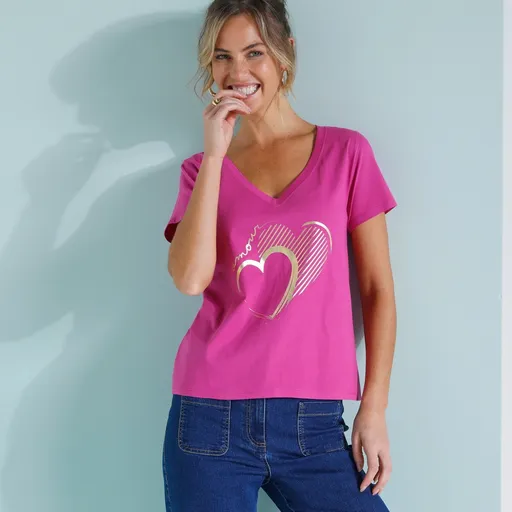 Tričko s potlačou srdca vpredu, výstrihom do V a krátkymi rukávmi